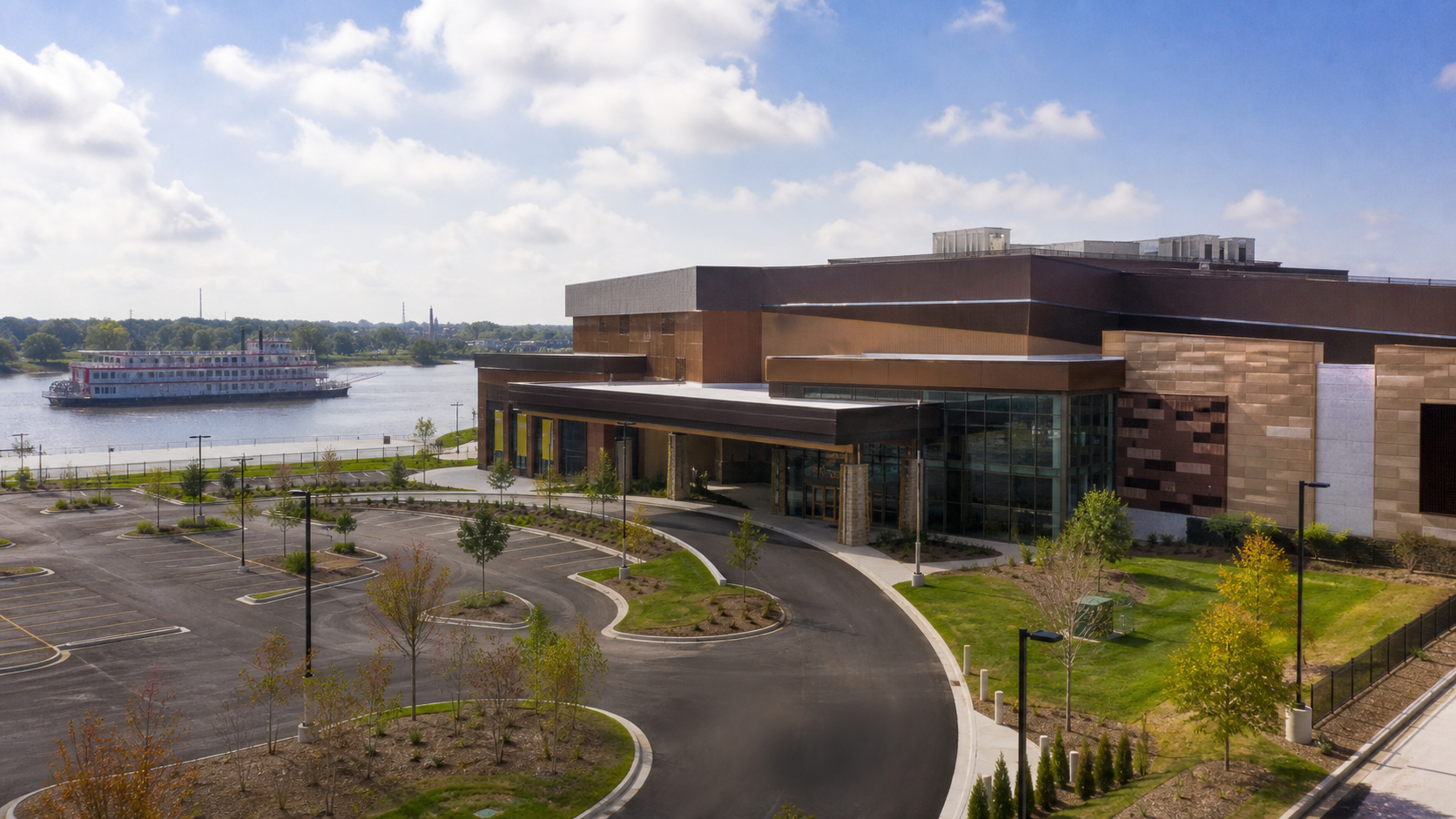 Illinois land-based casino resort beside a riverfront